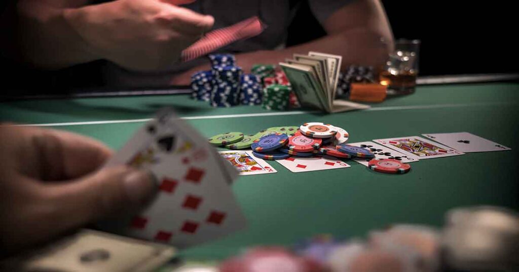 Cách Đánh Cash Poker: Bí Quyết Hiệu Quả Cho Người Chơi Việt Nam image-1731647388842