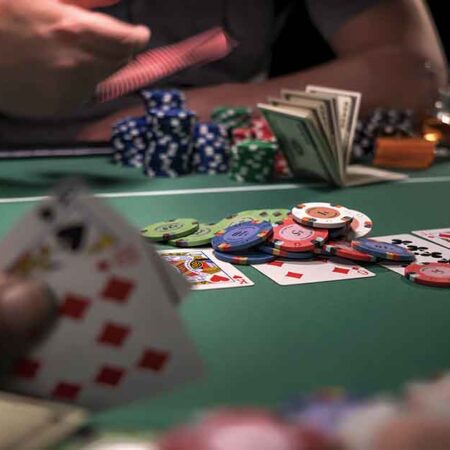 Cách Đánh Cash Poker: Bí Quyết Hiệu Quả Cho Người Chơi Việt Nam